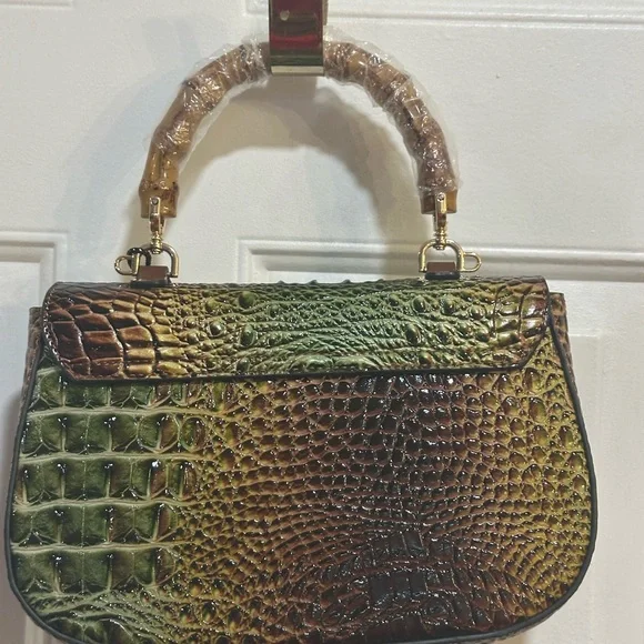 Chic Green Crocodile Pattern Satchel - Picture 2 of 6